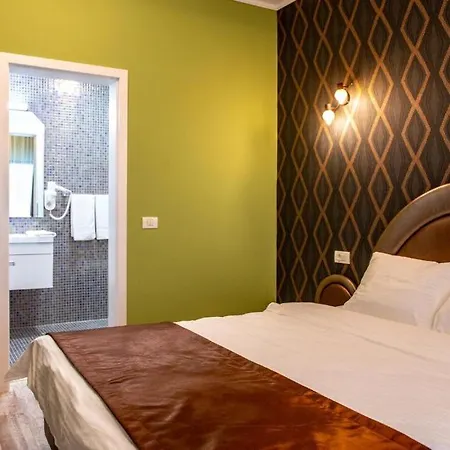 Friday Hotel Mamaia