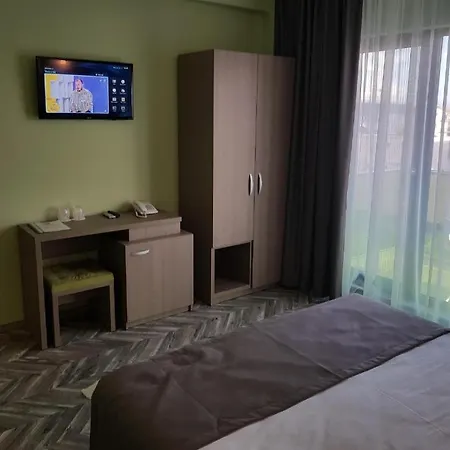 Friday Hotel Mamaja